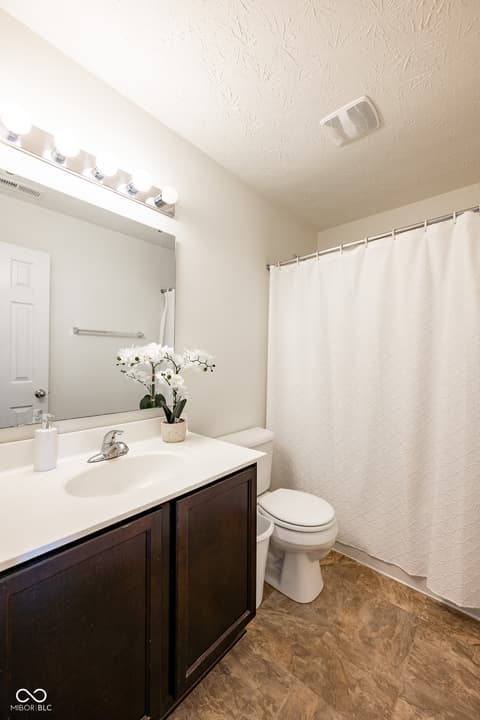 Photo of 2581 Shadowbrook Trace, Greenwood, IN