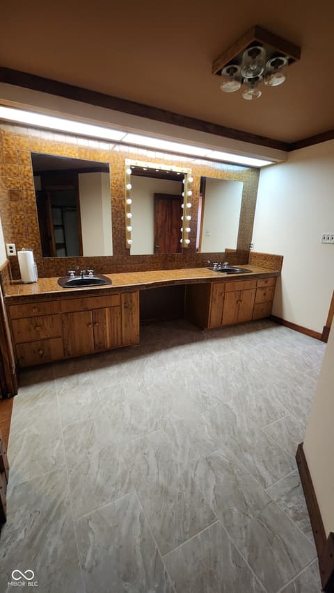 Photo of 1677 W Forest Road, Crawfordsville, IN