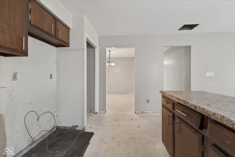 Photo of 730 Colonial Way, Greenwood, IN