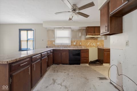 Photo of 730 Colonial Way, Greenwood, IN
