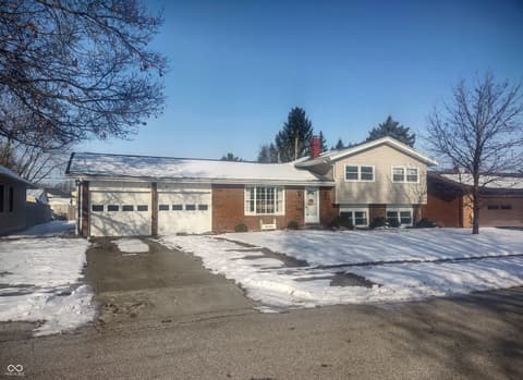 1313 W Roberts Avenue
