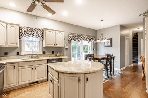 Photo of 2119 Scarlet Oak Drive, Avon, IN