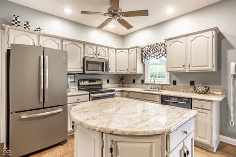 Photo of 2119 Scarlet Oak Drive, Avon, IN