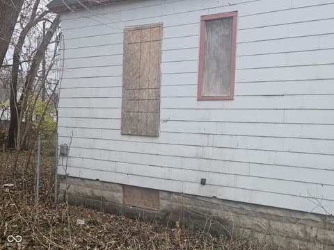 Side exterior at 1520 1st Avenue, Terre Haute, IN