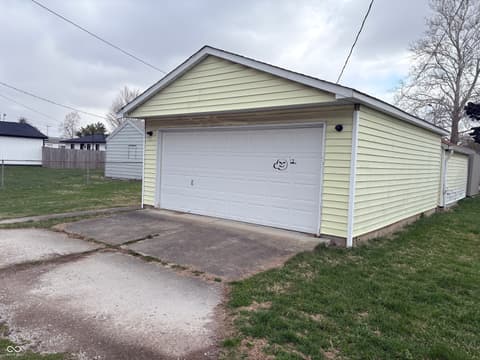 Garage at 2216 Hawcreek Avenue, Columbus, IN