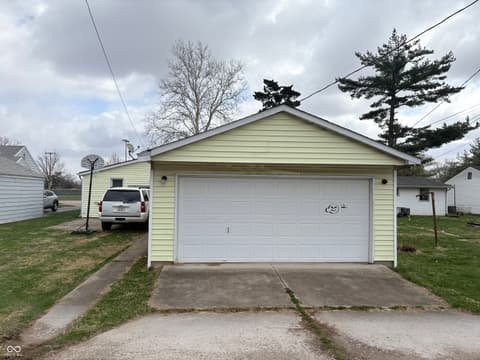 Garage at 2216 Hawcreek Avenue, Columbus, IN