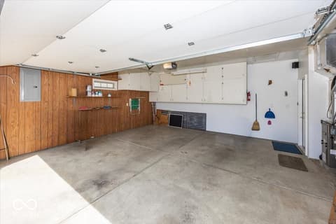 Garage at 1594 Stonewall Drive, Greenfield, IN