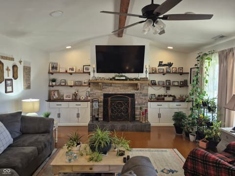 Living room at 3301 S 550 E, Franklin, IN