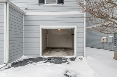 Garage at 12926 University Crescent, Carmel, IN