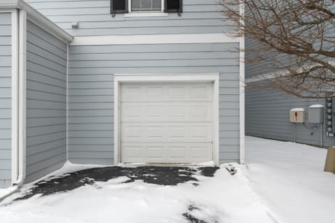 Garage at 12926 University Crescent, Carmel, IN