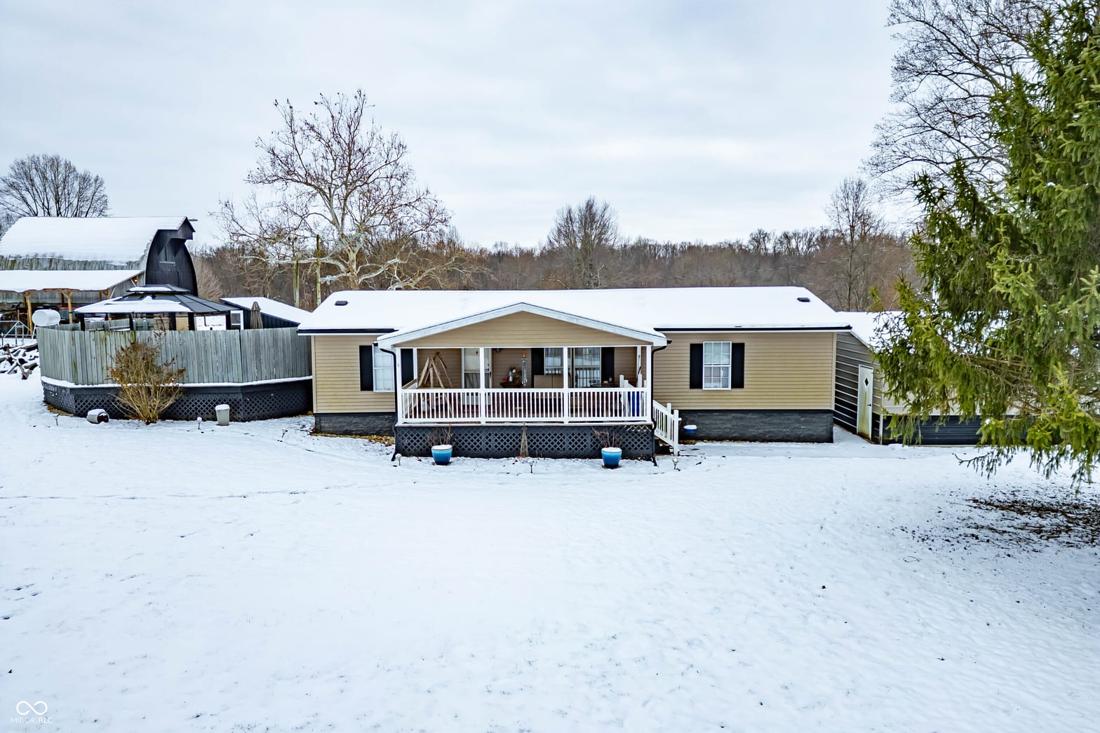 Photo of 976 Vinegar Hill Road, Bedford, IN