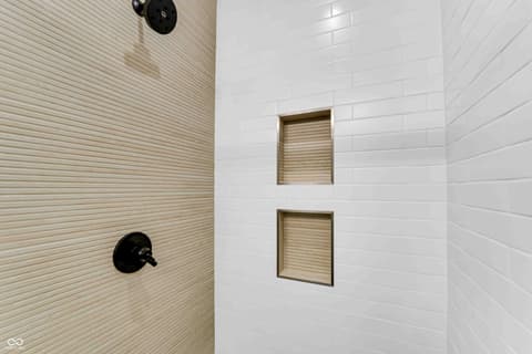 Primary bathroom at 5866 Harbour Town Drive, Noblesville, IN