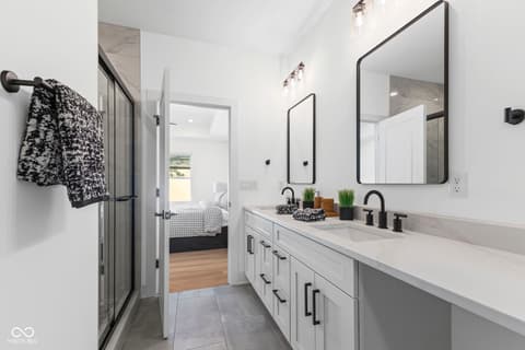 Primary bathroom at 5866 Harbour Town Drive, Noblesville, IN
