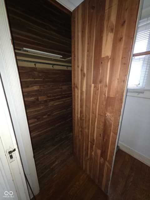 Closet — 951 E Southern Avenue, Indianapolis, IN