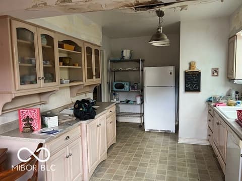 Kitchen at 951 E Southern Avenue, Indianapolis, IN