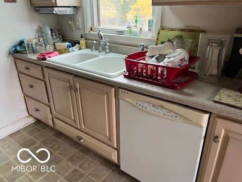 Kitchen at 951 E Southern Avenue, Indianapolis, IN