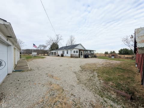 Photo of 5599 N State Road 9, Hope, IN