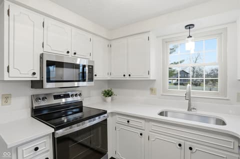 Photo of 744 Sunblest Boulevard, Fishers, IN
