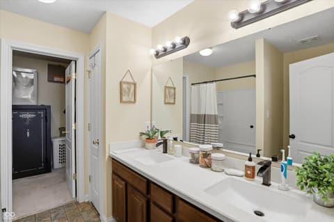 Photo of 990 Youngs Creek Drive, Franklin, IN