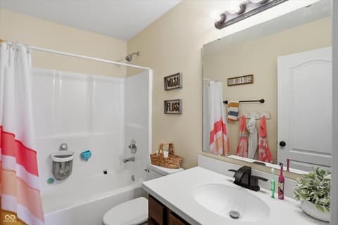 Photo of 990 Youngs Creek Drive, Franklin, IN