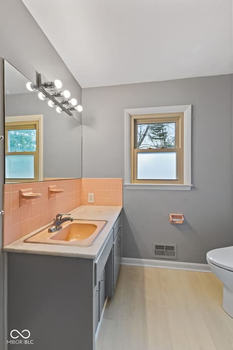 Photo of 907 Fairway Drive, Indianapolis, IN