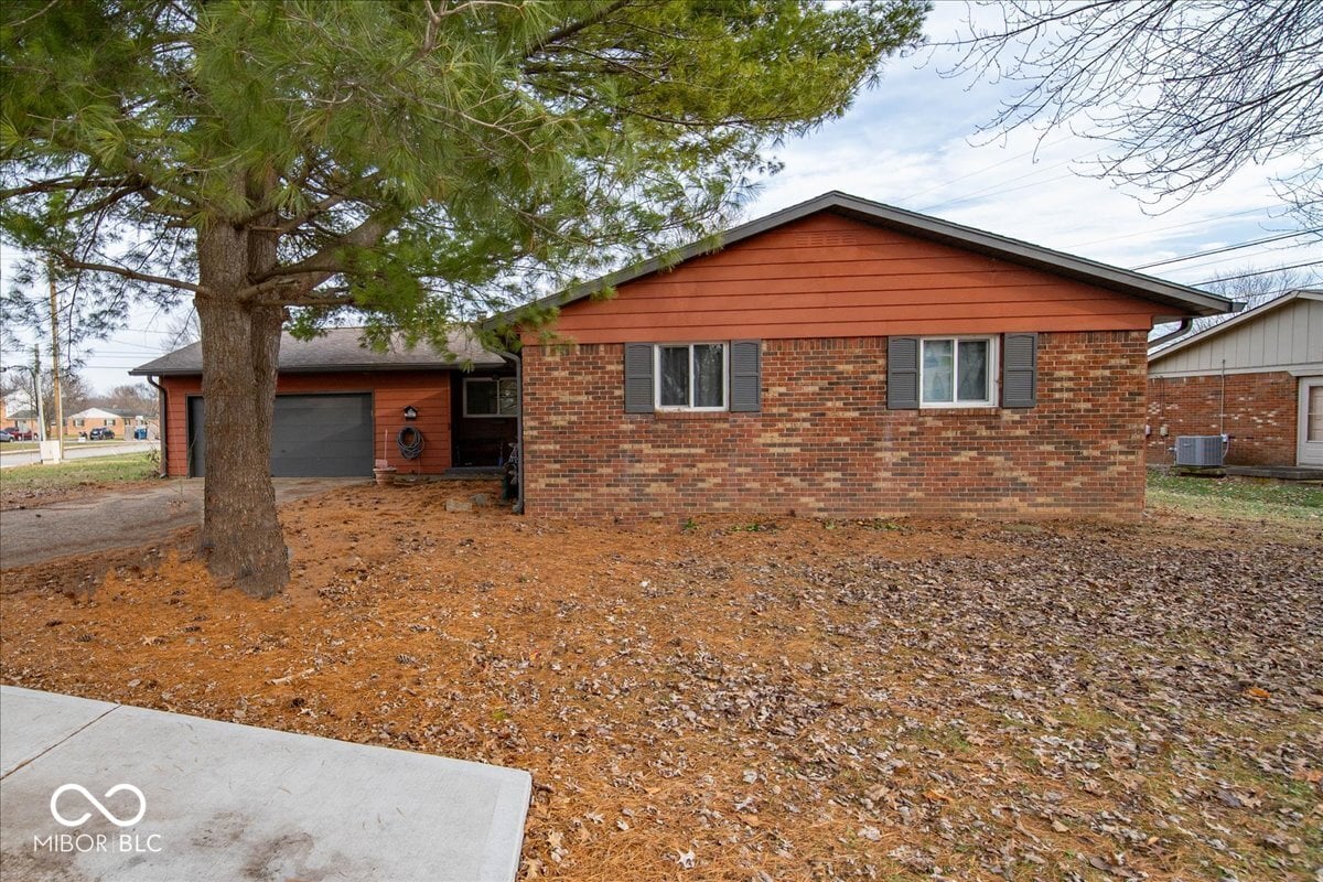 Photo of 21 S Dawn Drive, Franklin, IN