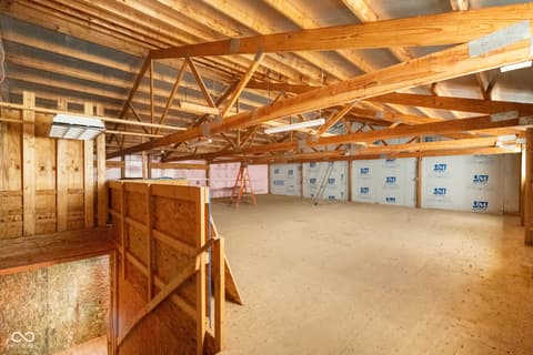 Stable — 5395 State Road 39, Martinsville, IN