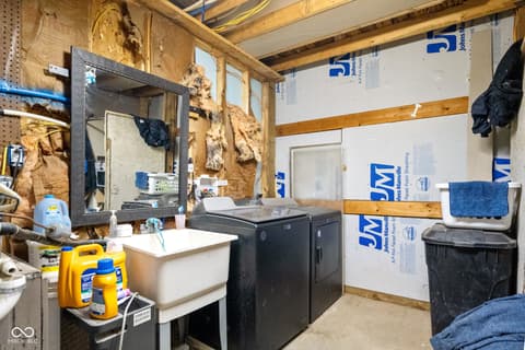 Laundry room at 5395 State Road 39, Martinsville, IN