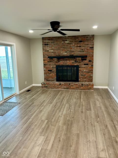 Family room at 728 E County Road 100 N, Frankfort, IN