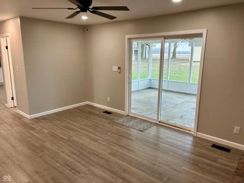 Family room at 728 E County Road 100 N, Frankfort, IN