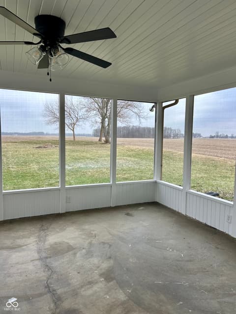 Outdoor living area at 728 E County Road 100 N, Frankfort, IN