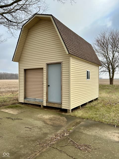 Barn — 728 E County Road 100 N, Frankfort, IN