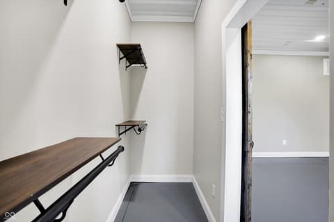 Walk In Closets — 940 W 1090 N, Fountaintown, IN