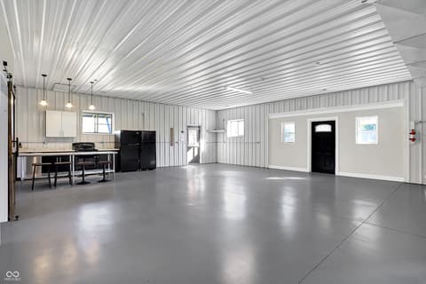 Garage at 940 W 1090 N, Fountaintown, IN