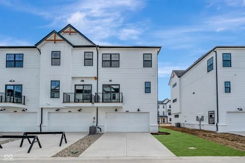 Photo of 4494 Yellowwood Avenue, Brownsburg, IN