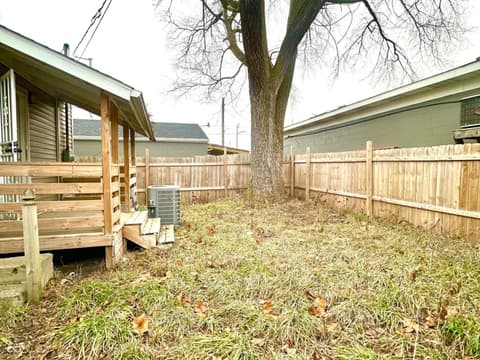 Yard at 416 N Mulberry Street, Muncie, IN