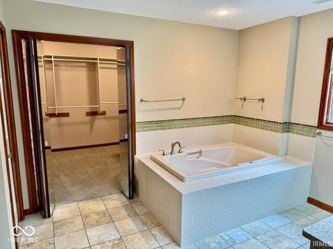 Bathroom at 3901 W Allen Court, Muncie, IN