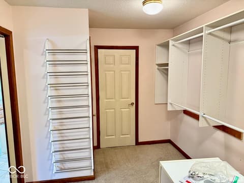 Walk In Closets — 3901 W Allen Court, Muncie, IN