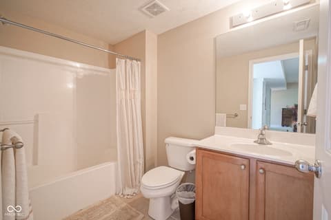Photo of 3905 Heathfield Court, Zionsville, IN