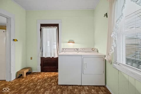 Laundry room at 614 N Illinois Street, Monticello, IN