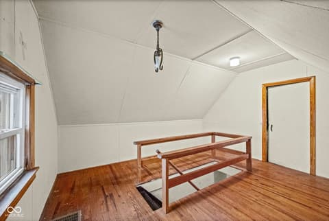 Loft — 614 N Illinois Street, Monticello, IN