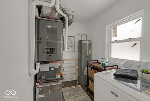 Laundry room at 2435 S D Street, Elwood, IN