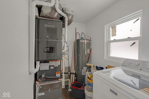Laundry room at 2435 S D Street, Elwood, IN