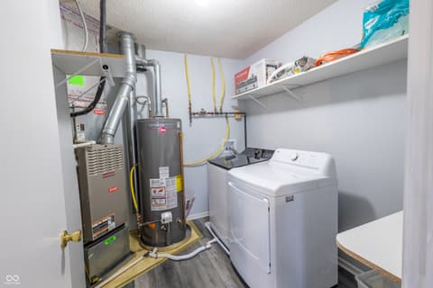Laundry room at 2914 Branch Street, Whiteland, IN