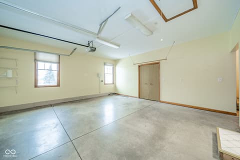 Garage at 2405 N Wicklow Drive, Muncie, IN