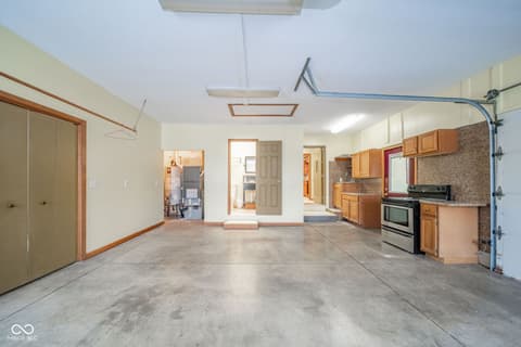 Garage at 2405 N Wicklow Drive, Muncie, IN