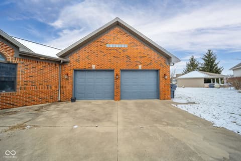 Garage at 2405 N Wicklow Drive, Muncie, IN