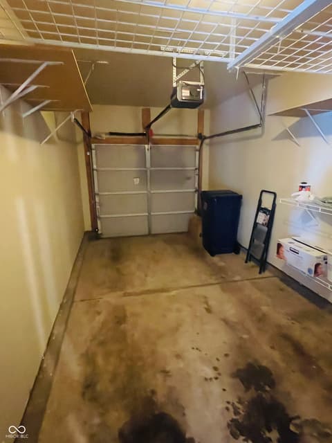 Garage at 4936 Tuscany Lane, Indianapolis, IN