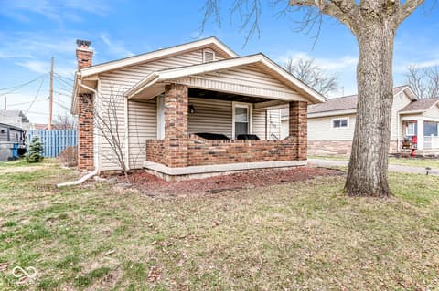 950 N Hawthorne Lane