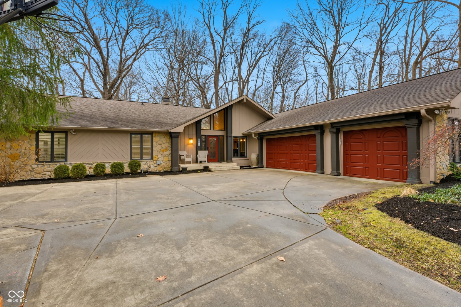 Front exterior at 6914 Creekridge Trail, Indianapolis, IN